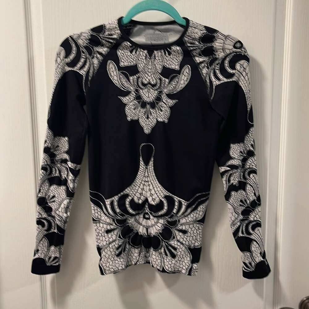 Athleta long sleeve top - Size S - EUC - Black & White - No flaws